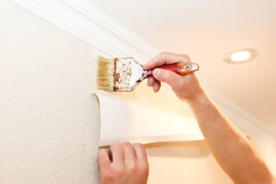 Pose de papier peint à Grézian — revêtements muraux et toiles de verre